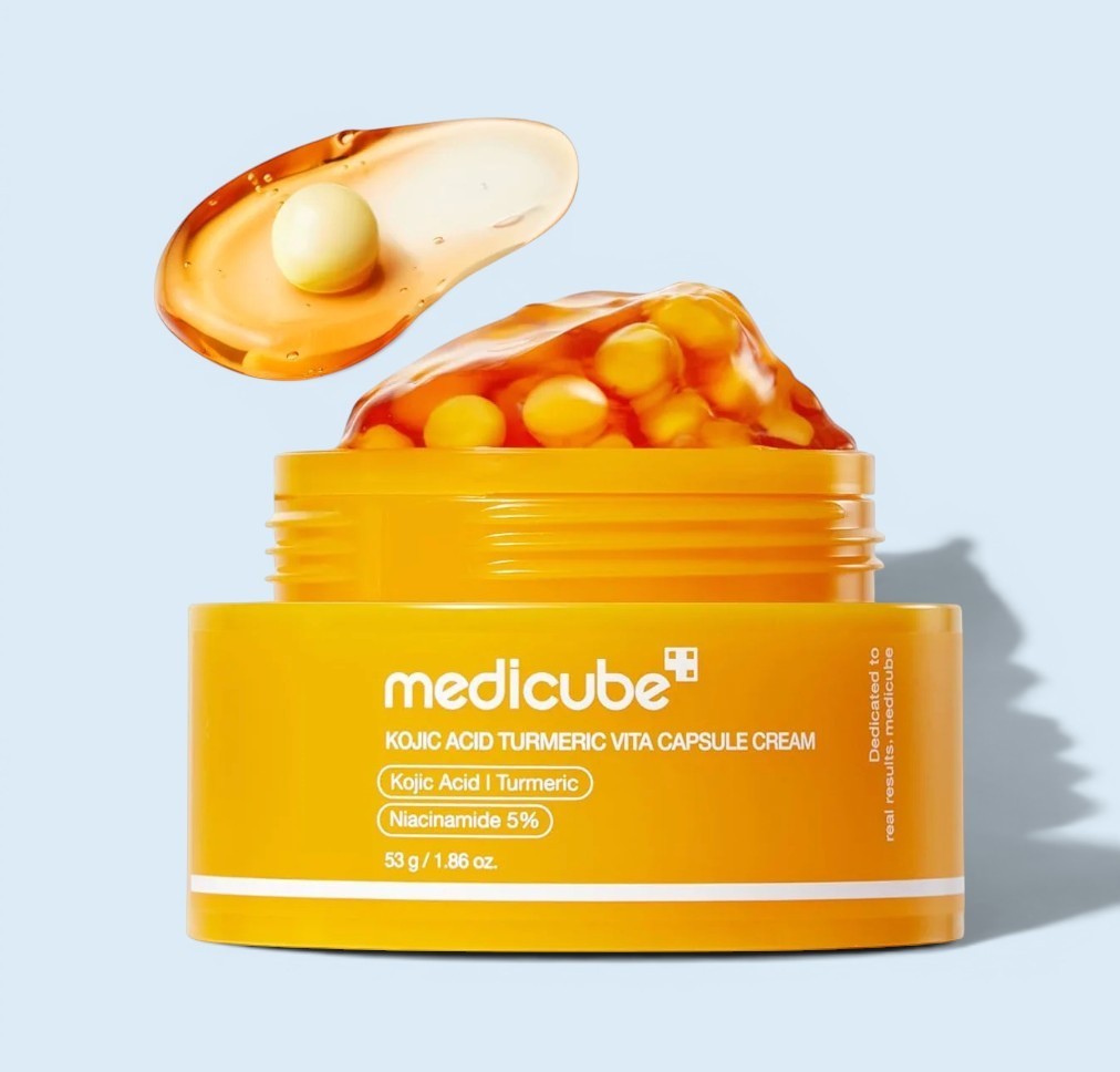 Crema facial iluminadora KSTANDARBEAUTY Medicube con ácido kójico, cúrcuma y cápsulas de vitaminas en tarro naranja