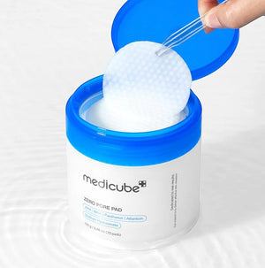 Discos exfoliantes Medicube Zero Pore Pad de KSTANDARBEAUTY con AHA y BHA para limpiar poros y suavizar la piel.